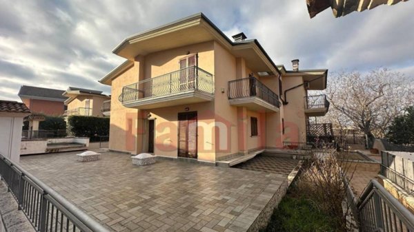 casa indipendente in vendita a Sirignano