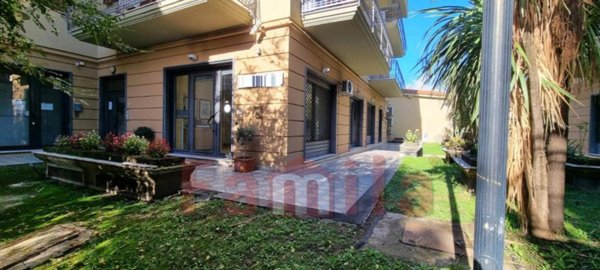 locale commerciale in vendita a Sirignano