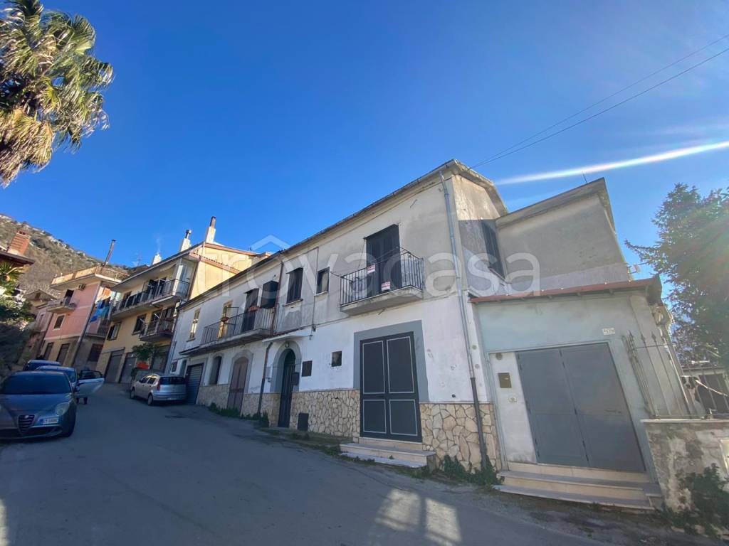 casa indipendente in vendita a Solofra in zona Sant'Andrea Apostolo