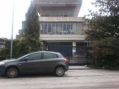 locale commerciale in vendita a Solofra