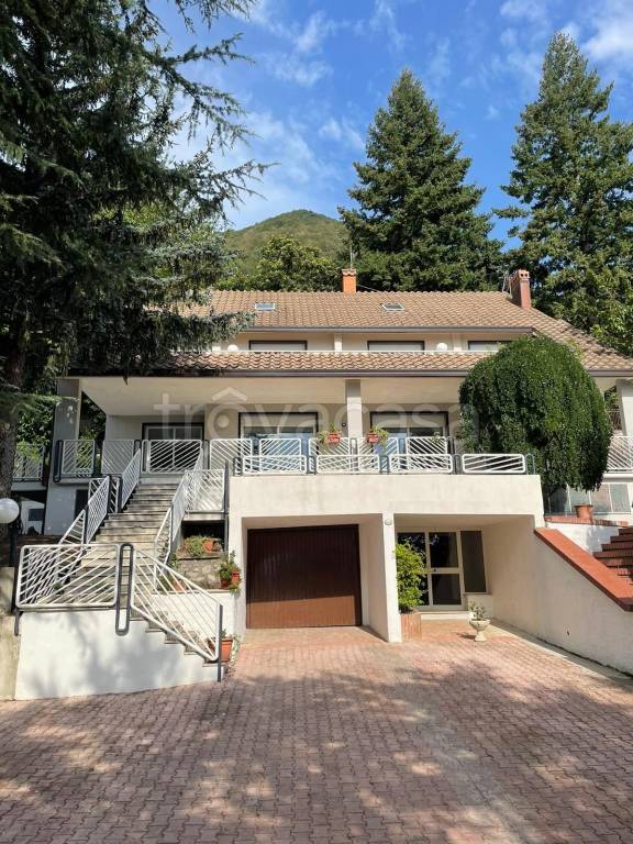 casa indipendente in vendita a Solofra