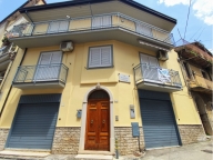 casa semindipendente in vendita a Solofra