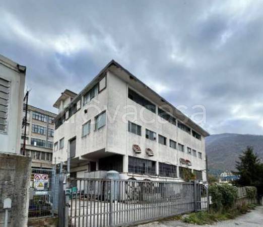 capannone in vendita a Solofra