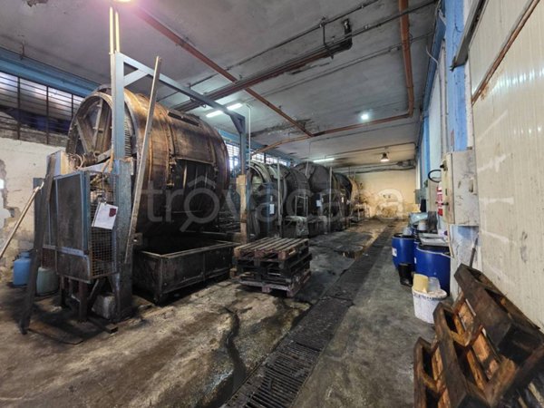 locale commerciale in vendita a Solofra