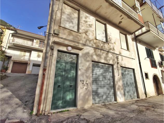 casa indipendente in vendita a Solofra