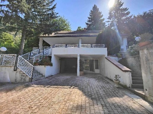 casa indipendente in vendita a Solofra