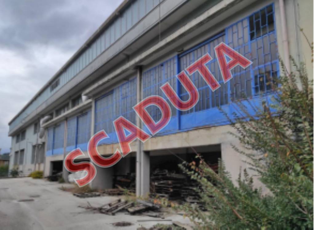 locale commerciale in vendita a Solofra