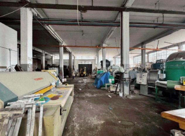locale commerciale in vendita a Solofra