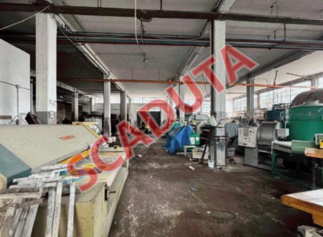 locale commerciale in vendita a Solofra