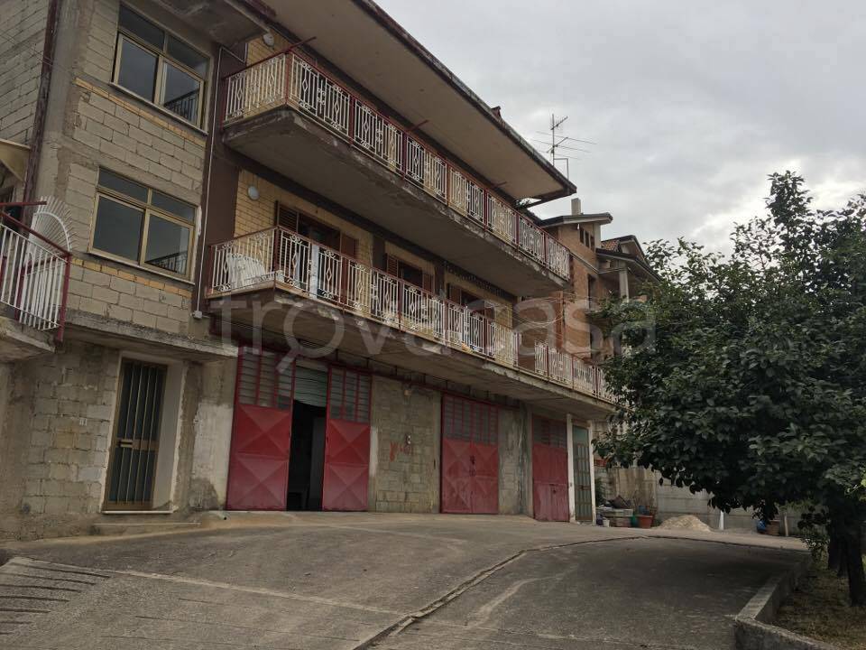 casa indipendente in vendita a Solofra in zona Sant'Andrea Apostolo