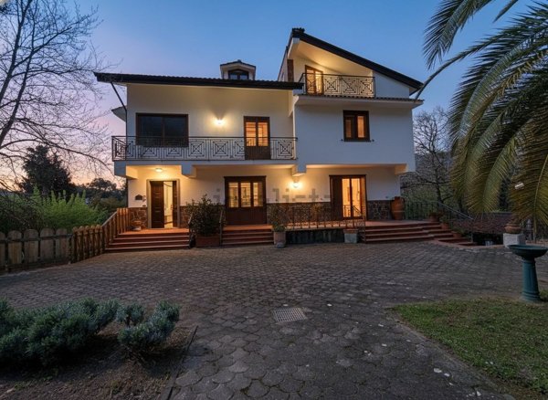 casa indipendente in vendita a Solofra
