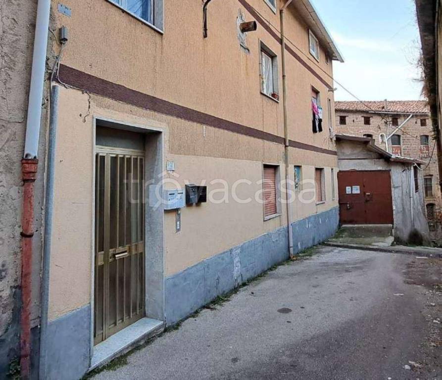 intera palazzina in vendita a Solofra