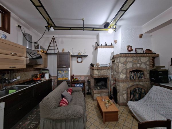 casa indipendente in vendita a Solofra