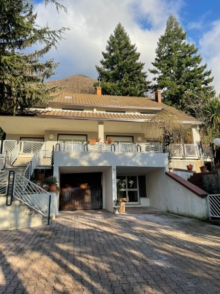 casa indipendente in vendita a Solofra