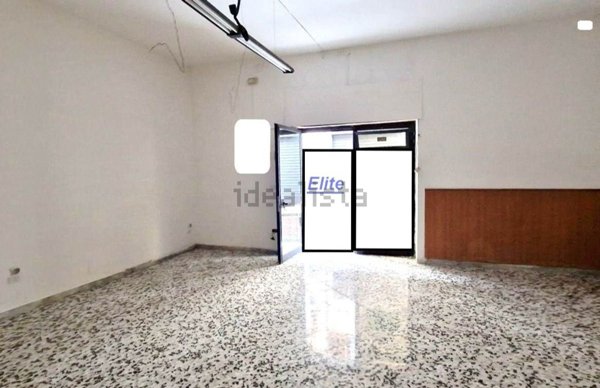 locale commerciale in vendita a Solofra