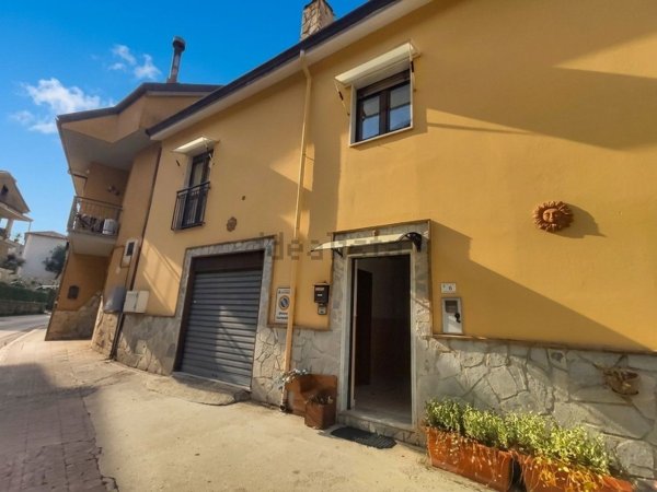 casa indipendente in vendita a Solofra