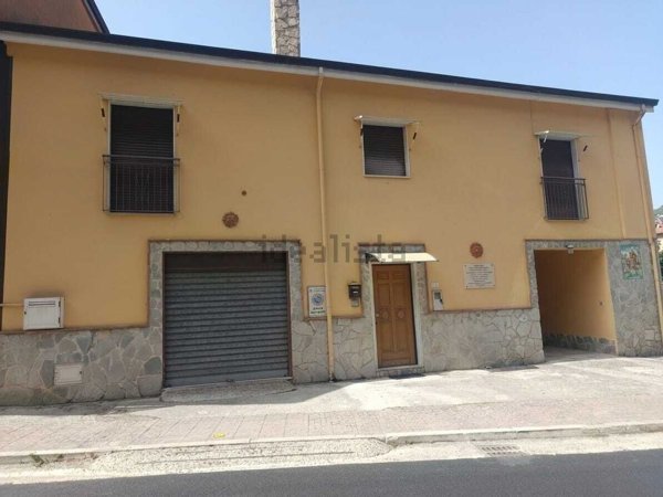 casa indipendente in vendita a Solofra