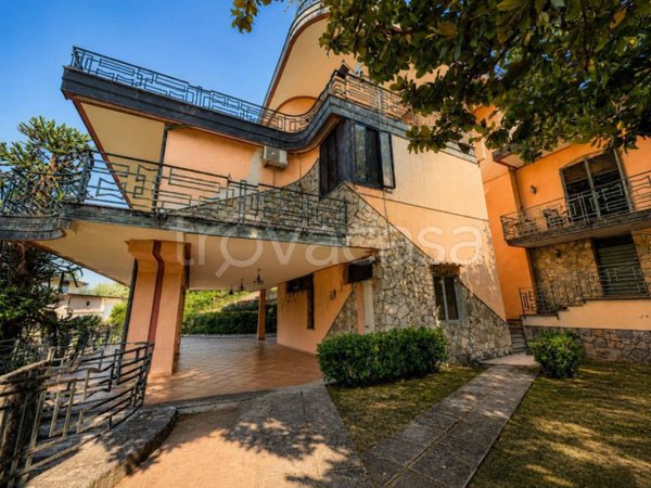 casa indipendente in vendita a Solofra
