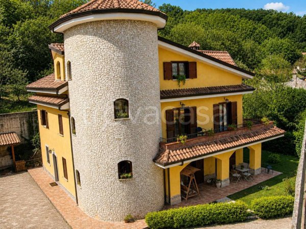 casa indipendente in vendita a Solofra in zona Sant'Agata Irpina