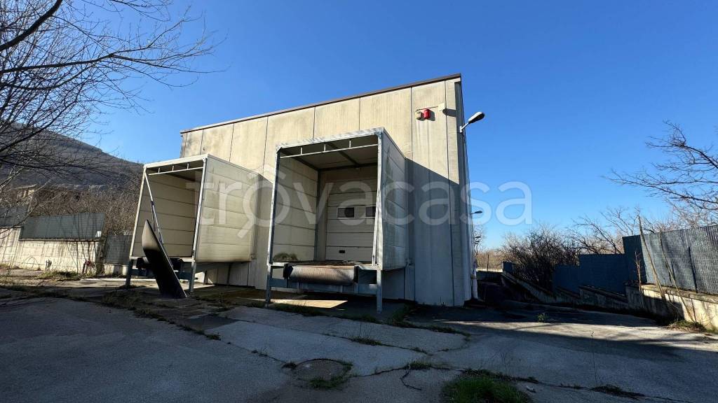 capannone in vendita a Sperone