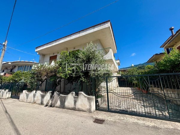 casa indipendente in vendita a Sperone