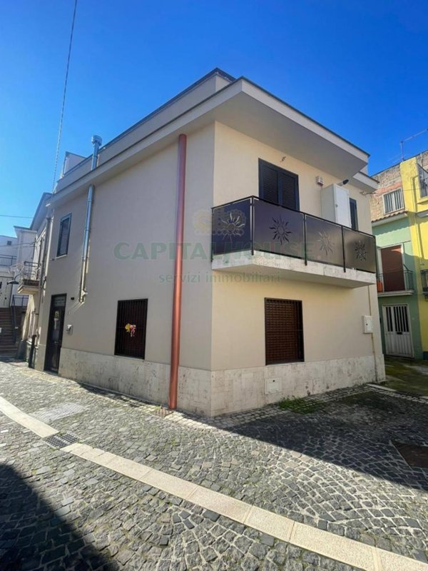 casa indipendente in vendita a Sperone