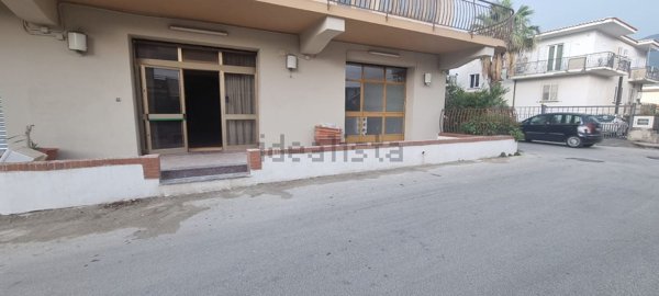 locale commerciale in vendita a Sperone