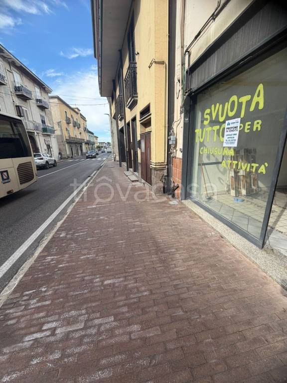 negozio in vendita a Sperone