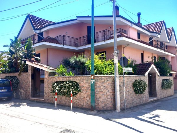 casa indipendente in vendita a Sperone