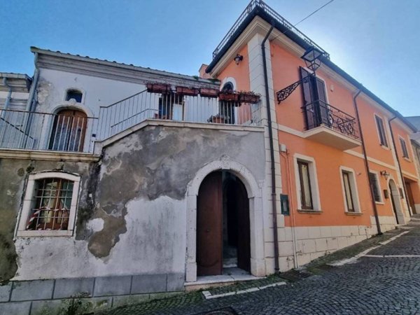 casa indipendente in vendita a Sturno