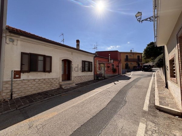 casa semindipendente in vendita a Sturno