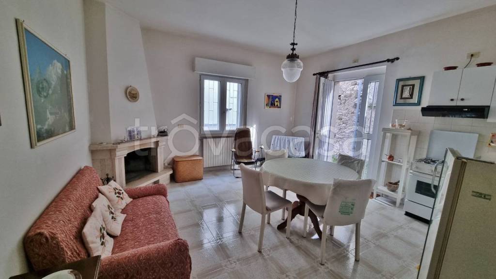 casa indipendente in vendita a Sturno