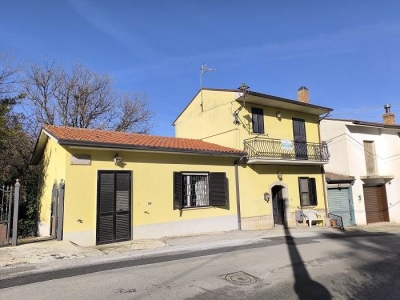 casa indipendente in vendita a Sturno