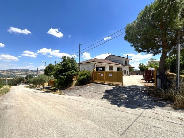 casa indipendente in vendita a Sturno