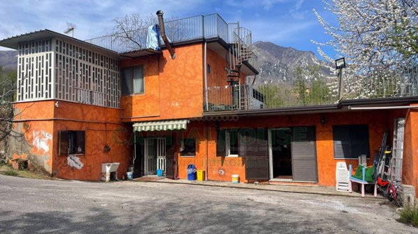 casa indipendente in vendita a Summonte in zona Starze