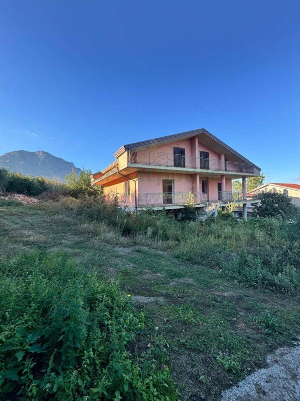 casa indipendente in vendita a Summonte in zona Embreciera