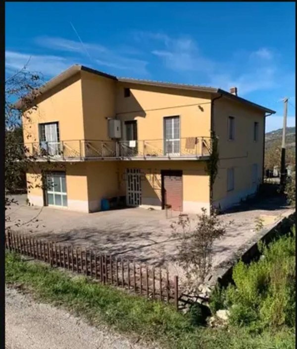 casa indipendente in vendita a Teora