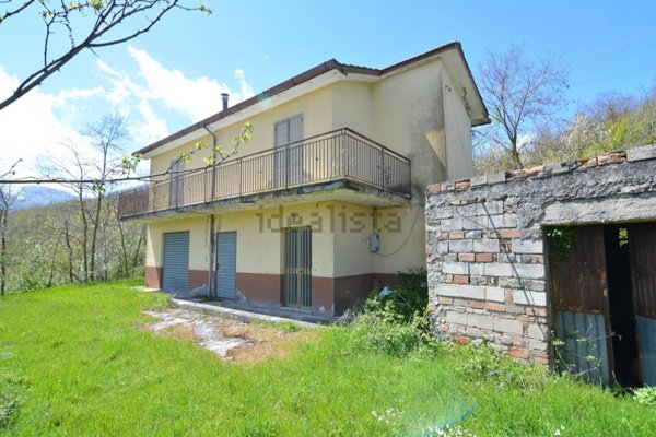casa indipendente in vendita a Teora
