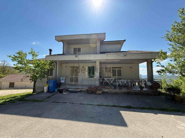 casa indipendente in vendita a Teora