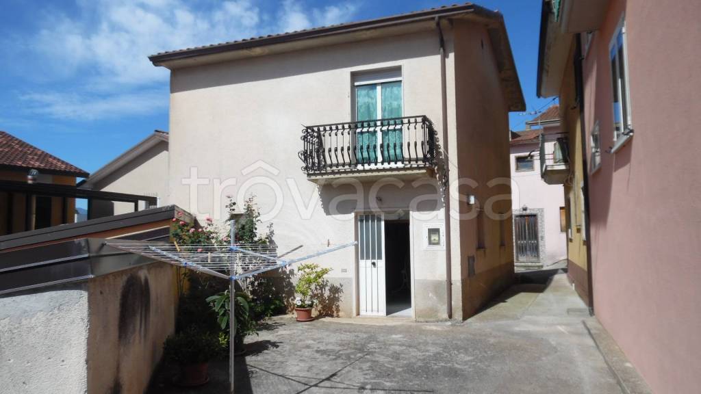 casa indipendente in vendita a Torella dei Lombardi
