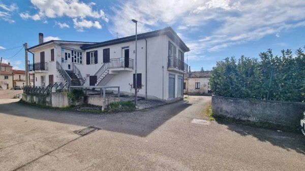 casa indipendente in vendita a Torella dei Lombardi
