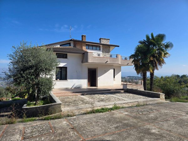 casa indipendente in vendita a Torre Le Nocelle