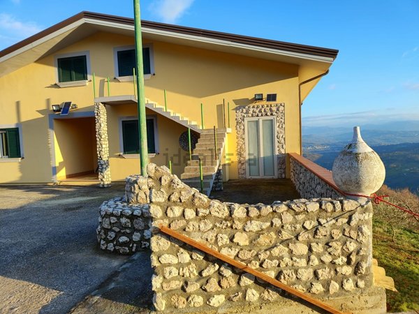 casa indipendente in vendita a Torrioni