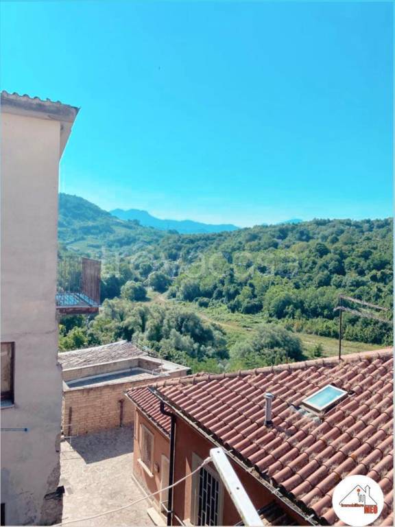 casa indipendente in vendita a Tufo