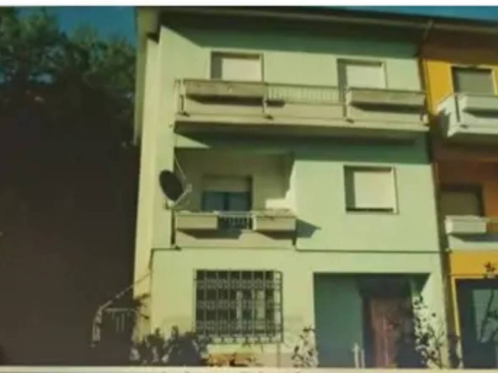 casa indipendente in vendita a Tufo