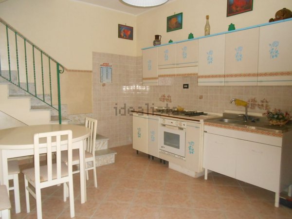 casa indipendente in vendita a Tufo