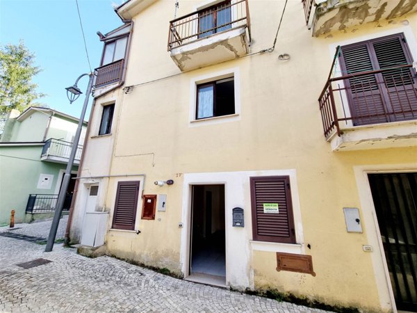 casa semindipendente in vendita a Tufo