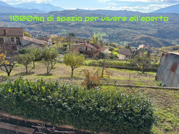 casa indipendente in vendita a Tufo