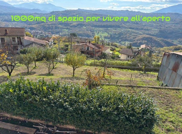casa indipendente in vendita a Tufo
