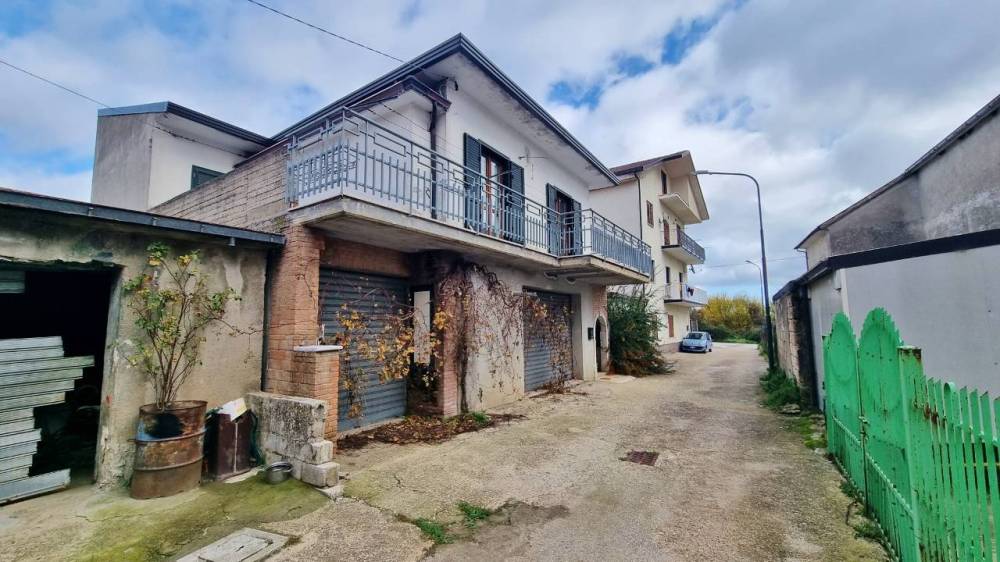 casa indipendente in vendita a Vallata